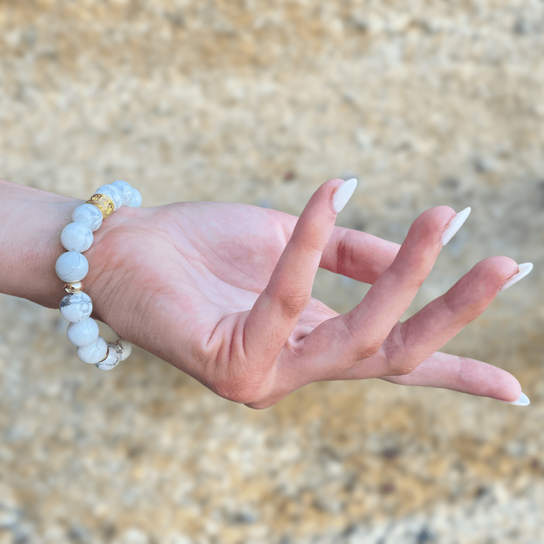 WHITE HOWLITE & GOLD BEADED BRACELET - HALCYON COLLECTION